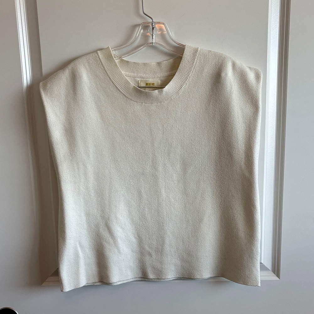 Sleeveless Crewneck Knit Sweater Vest in Cream